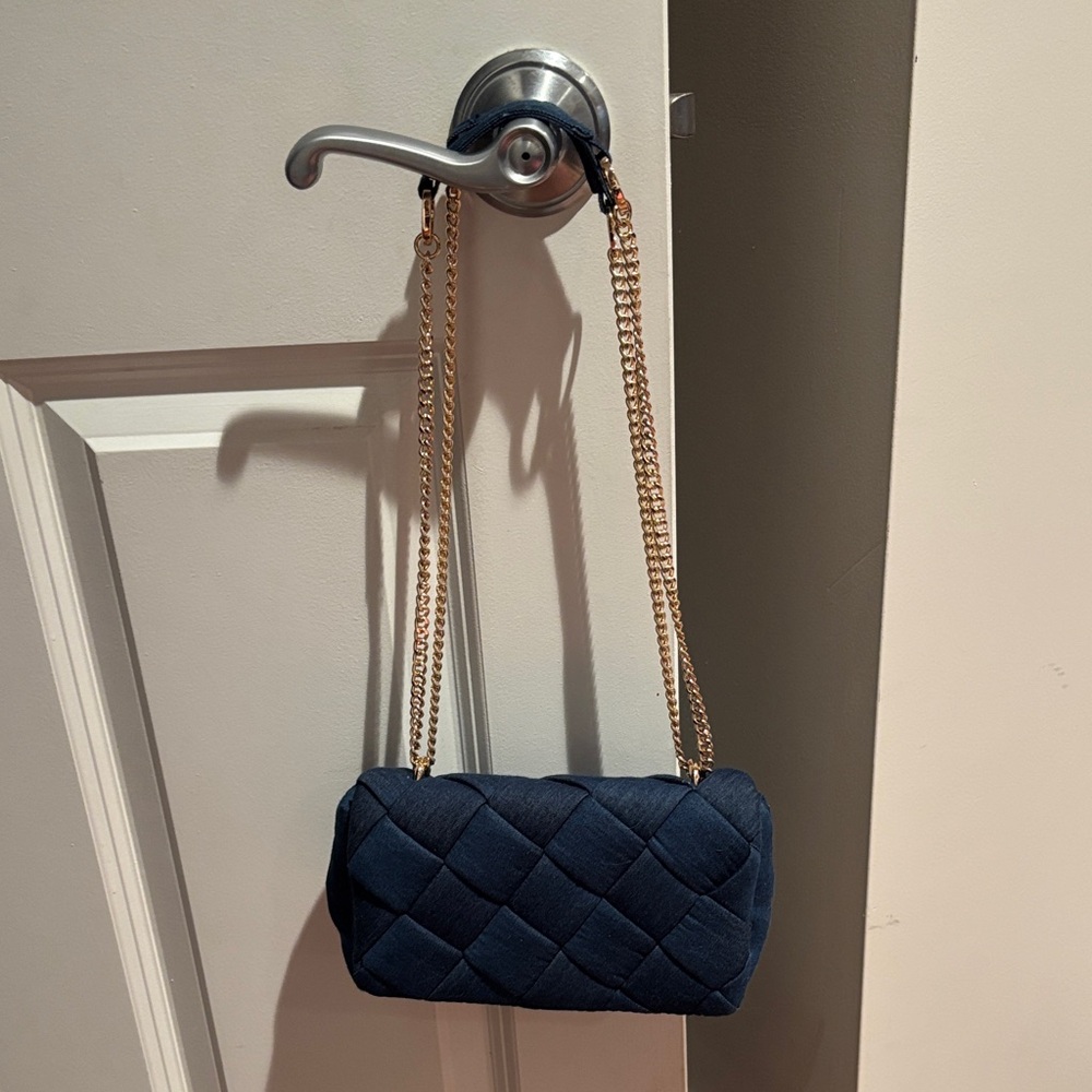 Quilted Women's Crossbody/Shoulder/Clutch - Picture 7 of 8